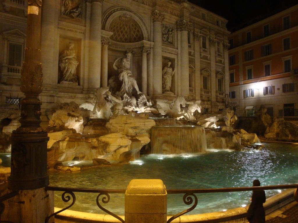 Domus Trevi Frühstückspension Rom