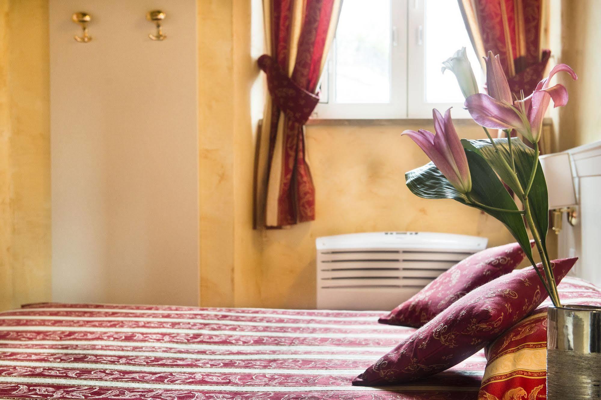 Domus Trevi Bed and breakfast 3*