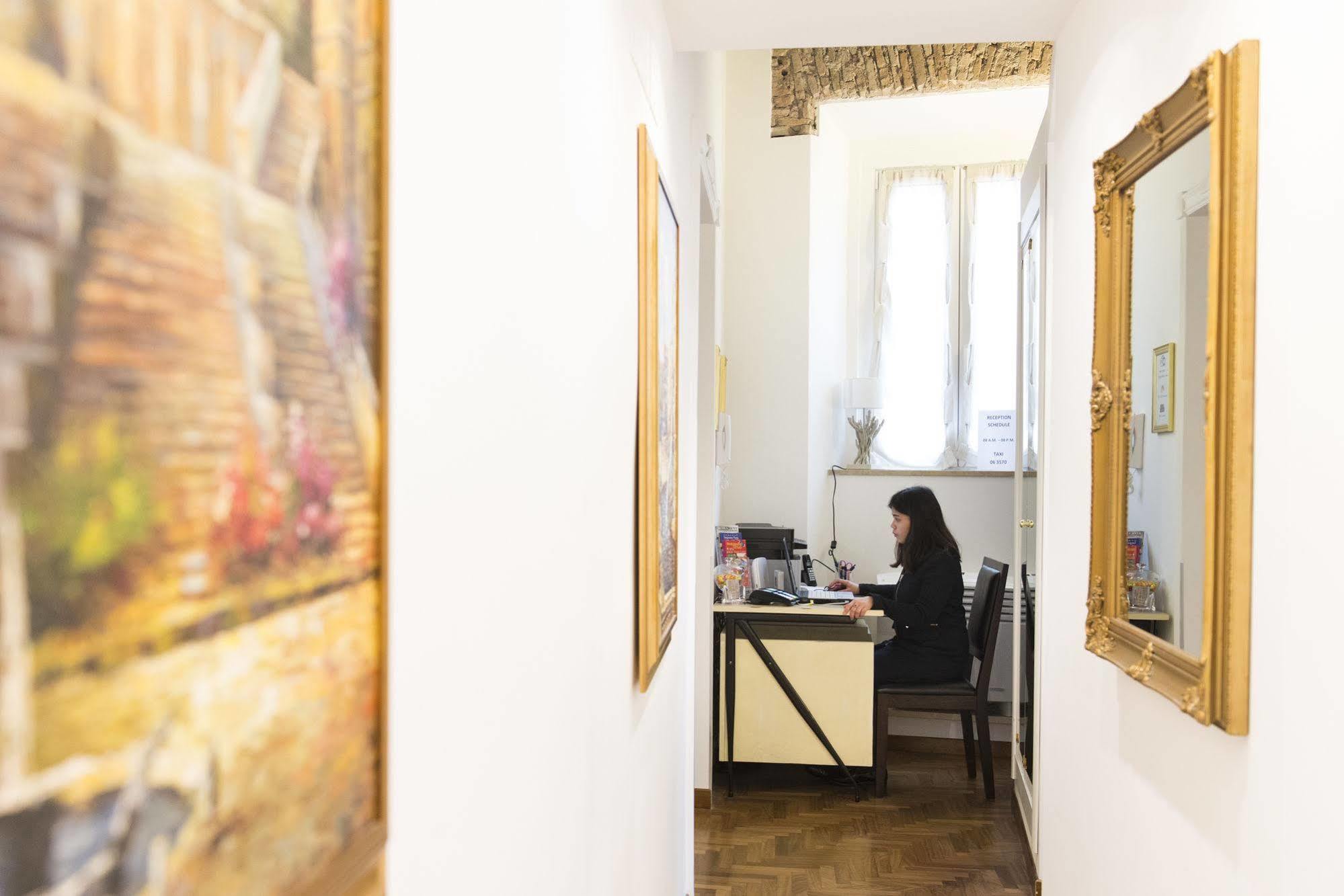 Domus Trevi Frühstückspension Rom